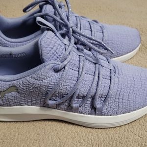 7.5 Womens lavender Puma soft foam shoes